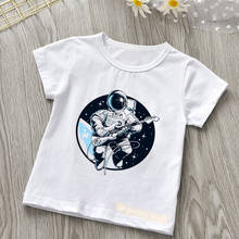 Футболка для мальчиков и девочек с забавным космическим астронавтом, футболки с графическим принтом для мальчиков, милая детская одежда, летняя повседневная детская футболка, топы 2024 - купить недорого