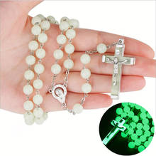 Светящееся ожерелье 8 мм с подвеской в виде креста и четки, светящийся светильник в темноте, бусы для мужчин и женщин 2024 - купить недорого