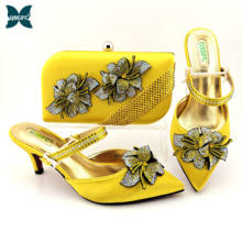 Conjunto de zapatos y bolso para mujer, Moda Africana de diseño italiano, Color amarillo, decoración de flores especial, fiesta, boda 2024 - compra barato