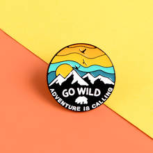 Go Wild Adventure в вызове круглая эмалированная булавка, Полярный значок медведь нагрудный знак брошь джинсовая сумка ювелирные изделия подарок для любителей приключений 2024 - купить недорого