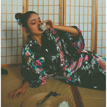 Vestido Kimono tradicional de estilo japonés para mujer, bata corta con estampado de satén elegante y transpirable, ropa de dormir Sexy, Yukata 2024 - compra barato