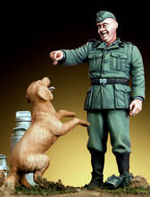 1/35  Resin Model Building Kit Figure  Soldier feeding dog 2024 - buy cheap