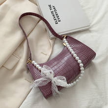 Женская сумка-хобо с крокодиловым узором в стиле ретро из мягкой искусственной кожи, женские маленькие сумочки-Багет, модные сумки через плечо с жемчужной цепочкой 2024 - купить недорого
