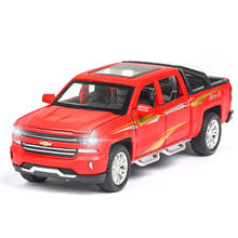 Modelo de coche de juguete fundido a presión 1:32, camioneta Silverados, puertas de coche de aleación de Metal, coche abierto, luz de sonido, regalo para niños 2024 - compra barato