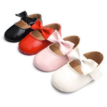 Zapatos para niñas recién nacidas, zapatos de piel sintética con hebilla para primeros pasos, con lazo rojo, negro, rosa y blanco, suela suave, antideslizante, para cuna 2024 - compra barato