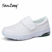 Женские белые туфли для медсестер, дышащая обувь на плоской подошве, новинка 2021, с воздушной подушкой, Нескользящие 2024 - купить недорого