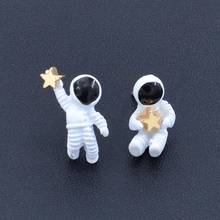 Fashion Creative Hand Picking Star Astronaut Hypoallergenic Earrings Women's Cute Spaceman Jewelry Accessories Personality Gifts 2024 - buy cheap