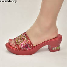 Элегантный Стиль в нигерийском стиле; Женская обувь красного цвета на удобном каблуке украшают Стразы для Свадебная вечеринка африканские туфли 2024 - купить недорого