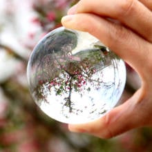 Bola mágica de cristal com base, 60mm, esfera de vidro fengshui, ornamentos de pedra, bolas mágicas para decoração de casa, artesanato 2024 - compre barato