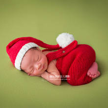 Реквизит для фотосессии новорожденных; шапка; Рождественский наряд; вязаный детский комбинезон Санта-Клауса с помпоном; студийный комбинезон для фотосессии 2024 - купить недорого