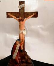 Virgem se ajoelha com crucificação jesus cristo e lugares mesa de oração bendito santuário católico figura estátua arte escultura artesanato 2024 - compre barato