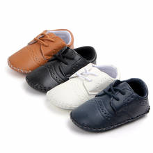 Novo couro do plutônio sapatos recém-nascidos do bebê meninas meninos primeiro walker sapatos infantil criança sola macia inferior clássico sapatos casuais prewalker 2024 - compre barato