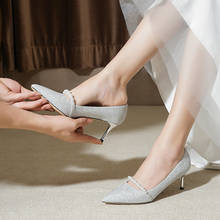 Свадебные туфли Новинка 2020 женские туфли для невесты Серебристые туфли на высоком тонком каблуке подходящие ко всему свадебные туфли для подружки невесты с кристаллами 2024 - купить недорого