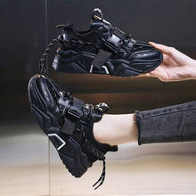 Tênis feminino plataforma preto e branco, calçado feminino casual sneakers solado grosso vulcanizado 2024 - compre barato