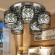 Lámpara de araña Led moderna con sombras de pétalos de Metal, accesorios de iluminación de techo para interiores, estilo minimalista 2024 - compra barato
