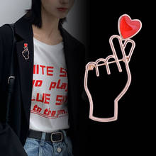 Корейская мода сердце Рука жестов палец красный любовь сердце Форма Эмаль шпильки Металлический Нагрудный знак брошь значок ювелирные изделия аксессуары 2024 - купить недорого