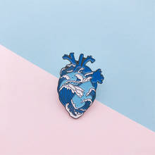 Broche esmaltado de coração de órgão criativo, broche azul, branco, mar, pulverizador, em forma de coração, crachá de liga, bolsa de roupas jeans, presente de joia fofo 2024 - compre barato