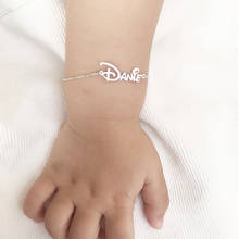 Pulseira de aço inoxidável para bebês, bracelete feminino com nome personalizado, joias com berloque para criança bff 2024 - compre barato