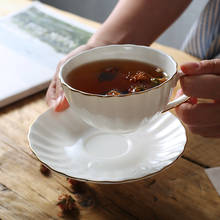 Taza de café de cerámica con borde dorado de lujo, juego de platillo, taza de té de leche, pétalo, taza de café con mango, taza de té británica, regalos creativos 2024 - compra barato
