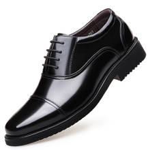 Sapatos masculinos de couro respirável, luxuosos para homens de negócios, calçados sem cadarço para homens, tamanhos grandes 38-48 2024 - compre barato