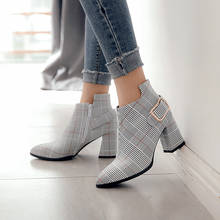 YQBTDL 2020 новые осенние модные клетчатые короткие женские ботинки дизайнерские ботинки на высоком каблуке с пряжкой Дамская обувь ботильоны с острым носком 43 2024 - купить недорого