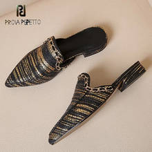 Zapatos de suela plana con decoración de cadena de Metal para mujer, zapatillas de cuero con punta puntiaguda, a la moda, para verano 2024 - compra barato