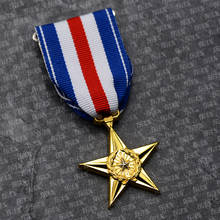 США Silver Star медаль воинский значок Медь значки со звездами Insignia, брошь с застежкой, 2024 - купить недорого
