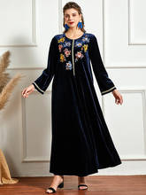 Темно-синий в этническом стиле с цветочной вышивкой бархатное платье Макси женское зимнее пальто с длинным рукавом Мода Абая для мусульман, Дубай Марокканский Арабский Одежда 2024 - купить недорого