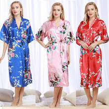 Bata de baño Sexy de seda para mujer, Kimono de satén hasta la rodilla, con estampado de dama de honor, bata de novia de talla grande, ropa de dormir para boda 2024 - compra barato