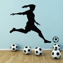 Pegatina de pared de vinilo para mujer, calcomanías extraíbles para jugador de fútbol, balones de fútbol, Póster Artístico para pared, decoración Interior del hogar 2024 - compra barato