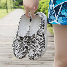 Zuecos clásicos originales para mujer, chanclas de agua para el jardín, zapatillas de playa para verano, sandalias de natación al aire libre, zapatos de arcoíris 2024 - compra barato