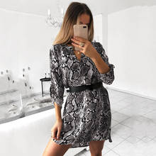 Vestido de otoño Sexy con estampado de serpiente a rayas de manga larga y cuello en V para mujer minivestidos informales de corte imperio por encima de la rodilla 2024 - compra barato