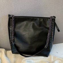 Женская сумка известного бренда, повседневная сумка через плечо с заклепками, модные сумки через плечо с цепочкой для женщин, новинка 2020, кожаная сумка-тоут 2024 - купить недорого