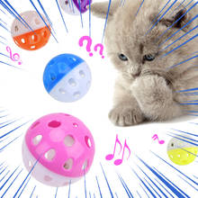 Пластиковая игрушка котенок мяч с кольцом-колокольчиком, игрушечная Жевательная погремушка с царапинами, пластиковый мяч, интерактивные тренировочные игрушки для кошек, товары для домашних животных и кошек 2024 - купить недорого