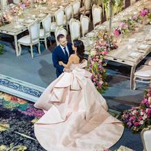 2021 Розовые атласные свадебные платья с оборками, бальное платье с большим бантом на спине, индивидуальный пошив, большие размеры, свадебные платья Дубая, на бретелях для сердечек 2024 - купить недорого