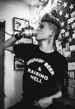 Camiseta gótica DRINKIN' BEER & RAISING HELL para mujer, ropa con frase gráfica de moda grunge feminista hipster, 100% algodón, camisetas ajustadas 2024 - compra barato
