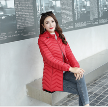 Женский пуховик с капюшоном, красная легкая ветрозащитная куртка на утином пуху, верхняя одежда, зима 2021 2024 - купить недорого