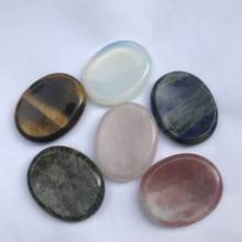 Cristal de quartzo mineral polido pedra natural da preocupação do polegar para curar reiki 2024 - compre barato