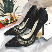 Zapatos de tacón alto de encaje para Mujer, calzado femenino de punta estrecha, de fiesta, a la moda, Sexy 2024 - compra barato