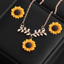 Fashionable Simple Sunflower Pendant Necklace Leaf Pearl Pendant Sweet Sunflower 3 Color Collarbone Chain Necklace for Women 2024 - buy cheap