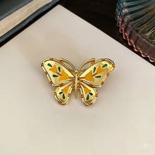 Broche de esmalte por goteo de estilo clásico Medieval para mujer, pin elegante estilo vintage francés con mariposa 2024 - compra barato