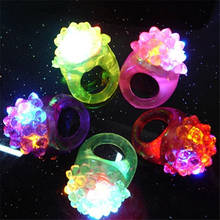 Anillo de luz LED parpadeante para niños, juguete de anillo con bultos, luces de dedo para niños al azar, 5 uds. Por paquete 2024 - compra barato