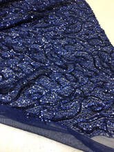 Высококачественные темно-синие вечерние кружевные ткани в африканском стиле, новейшие сетчатые кружева с блестками, французское кружево с повторяющейся вышивкой для платья FSQX075 2024 - купить недорого