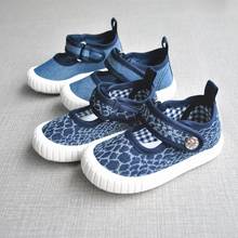 Осенние японские корейские Детские парусиновые туфли, джинсовая повседневная обувь для мальчиков и девочек с крючками и мягкой квадратной подошвой, Детская комнатная обувь для малышей 2024 - купить недорого