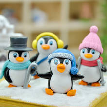 BAIUFOR-Muñeca familiar de pingüino de esquí, muñeco en miniatura de Micro paisaje, globo de nieve, figuras de hadas para jardín, accesorios de decoración del hogar 2024 - compra barato
