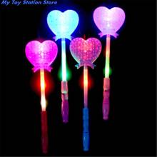 Цвет случайный новинка светодиодный светильник в форме сердца светодиодный светильник игрушки Волшебная палочка светодиодный светильник ing игрушки мигающие светящиеся светильник вверх палочки светящиеся игрушки 2024 - купить недорого