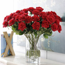 Flores artificiales de seda para decoración de bodas, rosas rojas baratas con hoja verde, 25 unids/lote, venta al por mayor 2024 - compra barato