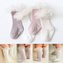 Atacado meias de bebê com renda plissada, meias para recém-nascidos de algodão, meias fofas de criança, estilo princesa, acessórios para meninas 2024 - compre barato