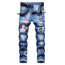 Pantalones vaqueros rasgados con insignia para hombre, Jeans ajustados con agujeros pintados, rectos, azules 2024 - compra barato
