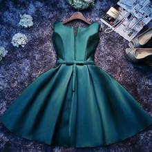 Короткое атласное платье-трапеция длиной до колен для выпускного вечера 2024 - купить недорого